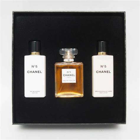 no size on chanel no 5 box|Chanel no 5 gift box.